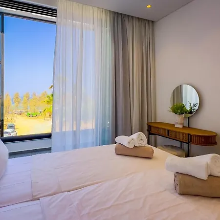 Sunrise Beachfront - 1 Vilă