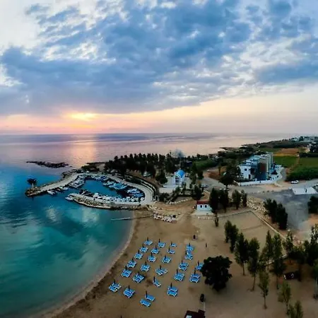 Sunrise Beachfront - 1 * Paralimni