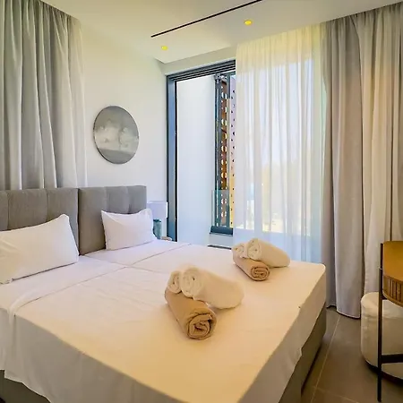 Sunrise Beachfront - 1 パラリムニ