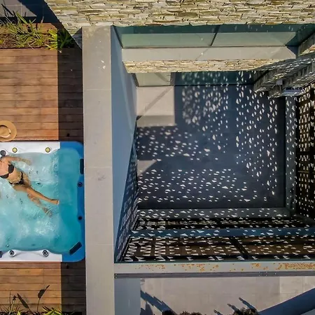 Villa Sunrise Beachfront - 1 *