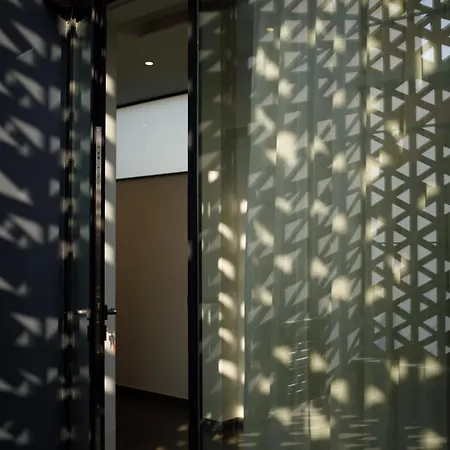 Sunrise Beachfront - 1 ヴィラ パラリムニ