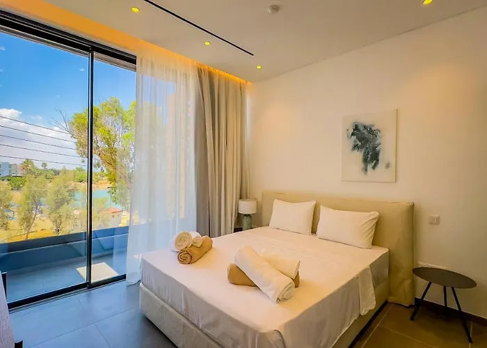 Vila Sunrise Beachfront - 1 *